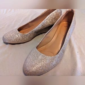 Gold sparkle dress shoes
